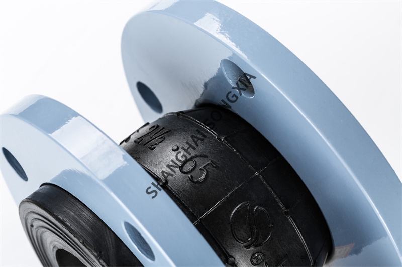 碳鋼法蘭冷凝泵橡膠接頭的特性體現(xiàn)在哪里?